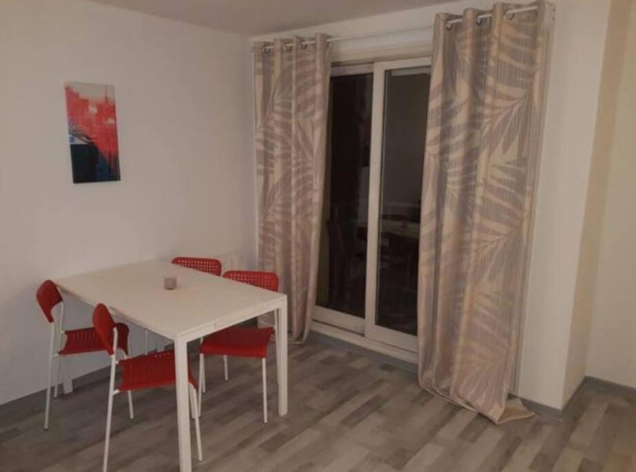 Le Rouennais Et Son Parking Prive Apartment Luaran gambar